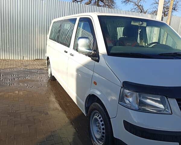 Белый Фольксваген Каравелла, объемом двигателя 2.5 л и пробегом 280 тыс. км за 7800 $, фото 9 на Automoto.ua