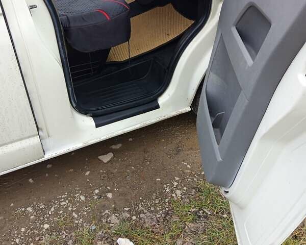 Белый Фольксваген Каравелла, объемом двигателя 2.5 л и пробегом 280 тыс. км за 7800 $, фото 8 на Automoto.ua