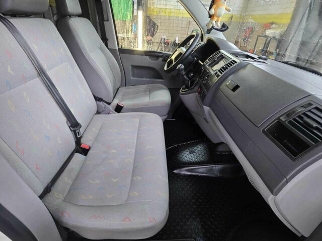 Фольксваген Каравелла 2006 в Ровно на Automoto.ua Белый Фольксваген Каравелла, объемом двигателя 1.9 л и пробегом 235 тыс. км за 6750 $, фото 1 на Automoto.ua