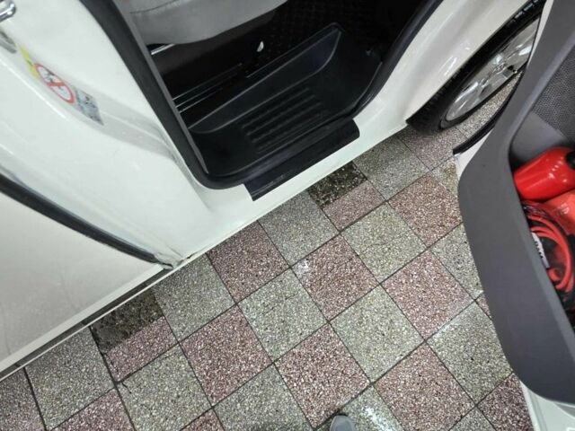 Фольксваген Каравелла 2006 в Кривом Роге на Automoto.ua Белый Фольксваген Каравелла, объемом двигателя 1.9 л и пробегом 235 тыс. км за 7800 $, фото 9 на Automoto.ua