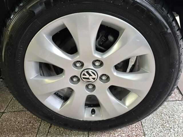 Фольксваген Каравелла 2006 в Ровно на Automoto.ua Белый Фольксваген Каравелла, объемом двигателя 1.9 л и пробегом 235 тыс. км за 6750 $, фото 5 на Automoto.ua