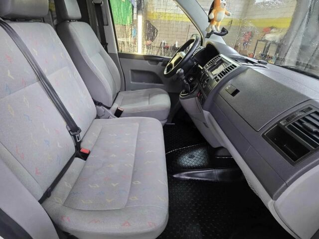 Фольксваген Каравелла 2006 в Кривом Роге на Automoto.ua Белый Фольксваген Каравелла, объемом двигателя 1.9 л и пробегом 235 тыс. км за 7800 $, фото 8 на Automoto.ua