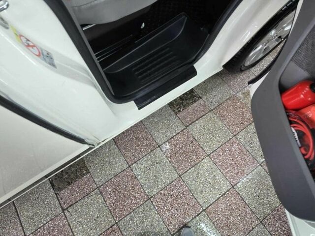 Фольксваген Каравелла 2006 в Ровно на Automoto.ua Белый Фольксваген Каравелла, объемом двигателя 1.9 л и пробегом 235 тыс. км за 6750 $, фото 4 на Automoto.ua