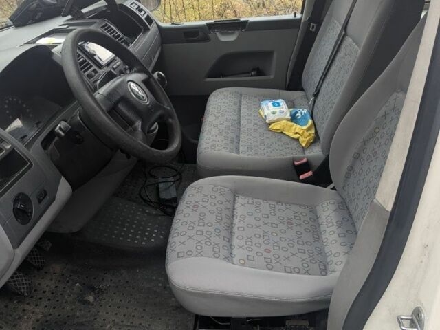 Білий Фольксваген Каравелла, об'ємом двигуна 2.5 л та пробігом 367 тис. км за 6000 $, фото 4 на Automoto.ua