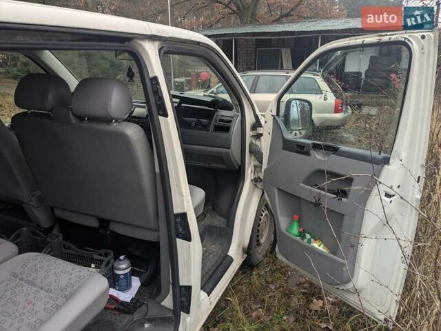 Белый Фольксваген Каравелла, объемом двигателя 2.5 л и пробегом 370 тыс. км за 6000 $, фото 2 на Automoto.ua