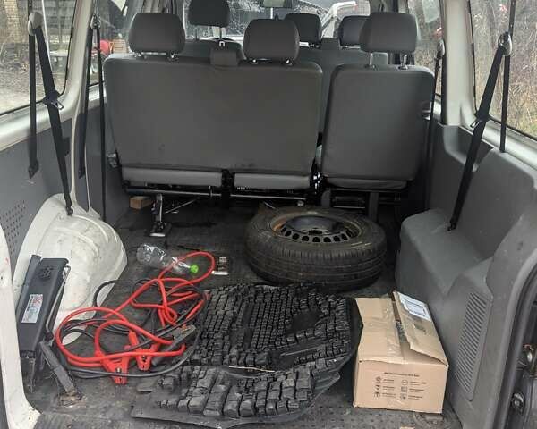 Белый Фольксваген Каравелла, объемом двигателя 2.5 л и пробегом 370 тыс. км за 6000 $, фото 5 на Automoto.ua