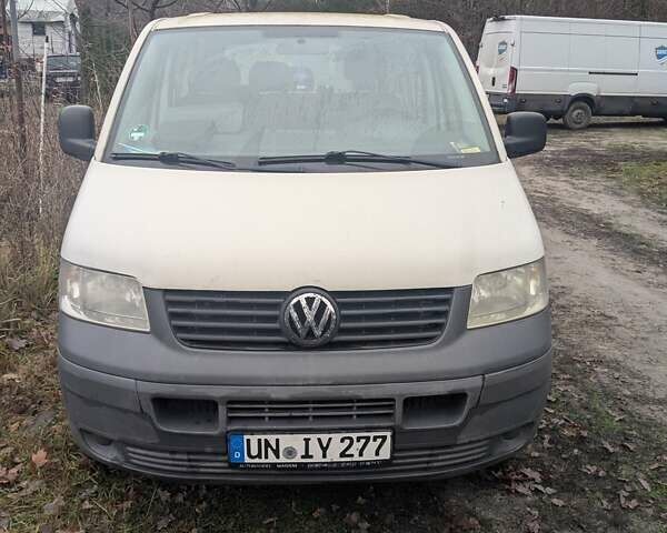 Белый Фольксваген Каравелла, объемом двигателя 2.5 л и пробегом 370 тыс. км за 6000 $, фото 10 на Automoto.ua