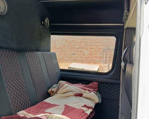 Белый Фольксваген Каравелла, объемом двигателя 2.46 л и пробегом 480 тыс. км за 11600 $, фото 5 на Automoto.ua