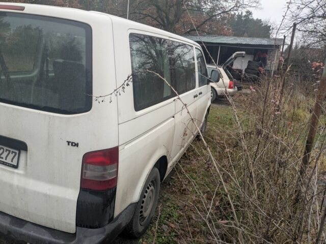 Білий Фольксваген Каравелла, об'ємом двигуна 2.5 л та пробігом 367 тис. км за 6000 $, фото 2 на Automoto.ua