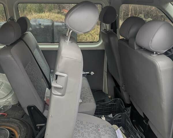 Белый Фольксваген Каравелла, объемом двигателя 2.5 л и пробегом 370 тыс. км за 6000 $, фото 1 на Automoto.ua