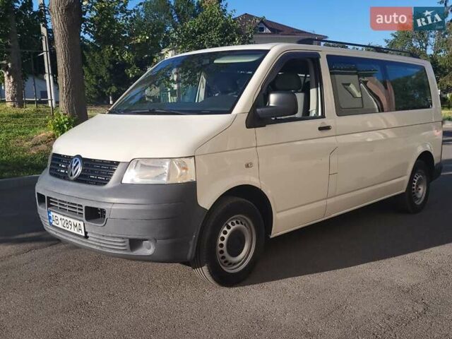 Белый Фольксваген Каравелла, объемом двигателя 2.46 л и пробегом 252 тыс. км за 9999 $, фото 4 на Automoto.ua