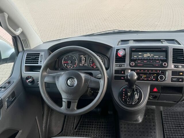 Білий Фольксваген Каравелла, об'ємом двигуна 2 л та пробігом 208 тис. км за 8200 $, фото 12 на Automoto.ua