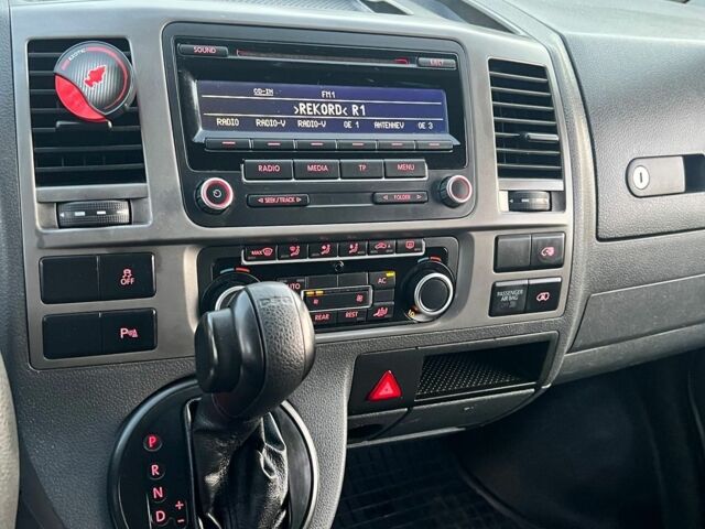 Білий Фольксваген Каравелла, об'ємом двигуна 2 л та пробігом 208 тис. км за 8200 $, фото 15 на Automoto.ua