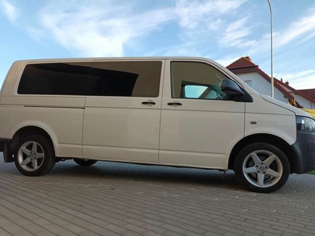 Белый Фольксваген Каравелла, объемом двигателя 2 л и пробегом 208 тыс. км за 8200 $, фото 6 на Automoto.ua