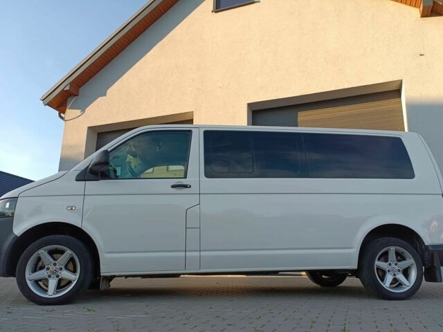 Белый Фольксваген Каравелла, объемом двигателя 2 л и пробегом 208 тыс. км за 8200 $, фото 7 на Automoto.ua