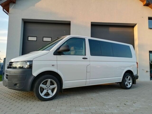 Белый Фольксваген Каравелла, объемом двигателя 2 л и пробегом 208 тыс. км за 8200 $, фото 2 на Automoto.ua