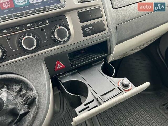 Белый Фольксваген Каравелла, объемом двигателя 2 л и пробегом 283 тыс. км за 16900 $, фото 24 на Automoto.ua