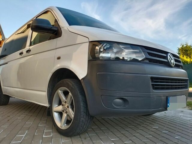 Белый Фольксваген Каравелла, объемом двигателя 2 л и пробегом 208 тыс. км за 8200 $, фото 4 на Automoto.ua