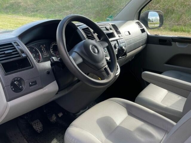 Білий Фольксваген Каравелла, об'ємом двигуна 2 л та пробігом 124 тис. км за 4300 $, фото 8 на Automoto.ua