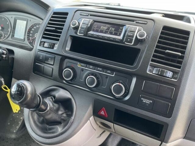 Білий Фольксваген Каравелла, об'ємом двигуна 2 л та пробігом 124 тис. км за 4300 $, фото 9 на Automoto.ua