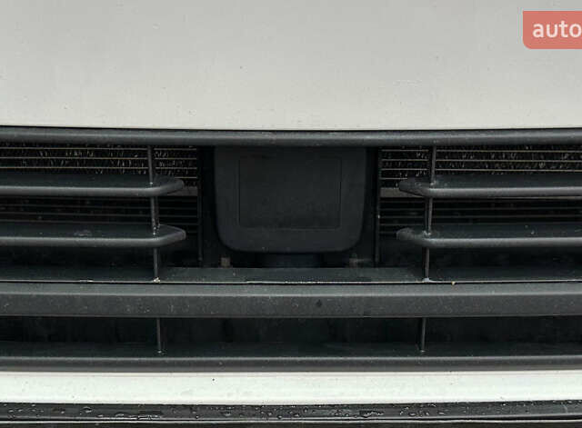 Білий Фольксваген Каравелла, об'ємом двигуна 2 л та пробігом 159 тис. км за 32950 $, фото 23 на Automoto.ua