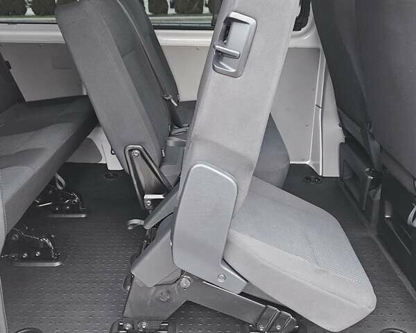 Белый Фольксваген Каравелла, объемом двигателя 2 л и пробегом 162 тыс. км за 24900 $, фото 32 на Automoto.ua