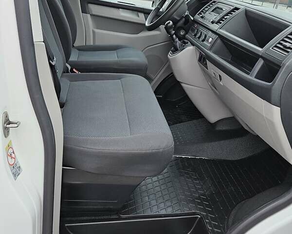 Белый Фольксваген Каравелла, объемом двигателя 2 л и пробегом 162 тыс. км за 24900 $, фото 28 на Automoto.ua