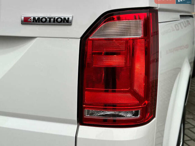 Белый Фольксваген Каравелла, объемом двигателя 2 л и пробегом 159 тыс. км за 32950 $, фото 5 на Automoto.ua