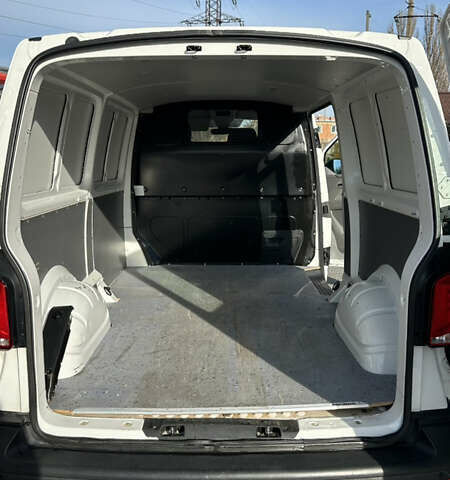 Белый Фольксваген Каравелла, объемом двигателя 1.97 л и пробегом 241 тыс. км за 23700 $, фото 13 на Automoto.ua