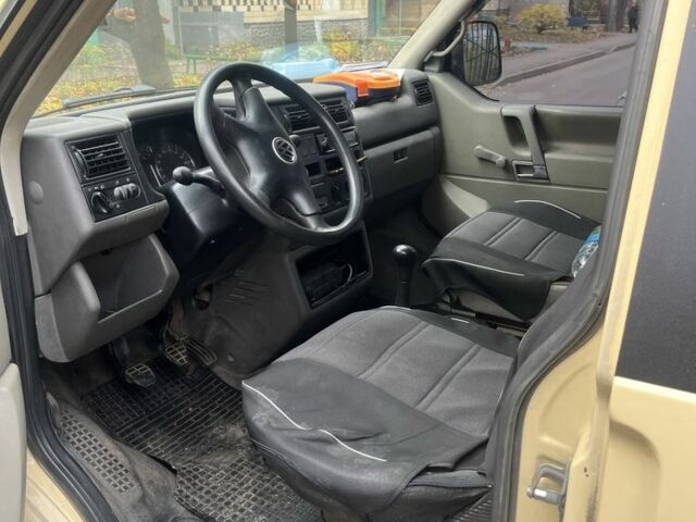 Бежевый Фольксваген Каравелла, объемом двигателя 2.5 л и пробегом 380 тыс. км за 6400 $, фото 7 на Automoto.ua