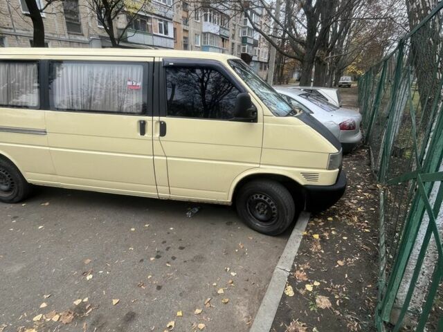 Бежевый Фольксваген Каравелла, объемом двигателя 2.5 л и пробегом 380 тыс. км за 6400 $, фото 1 на Automoto.ua