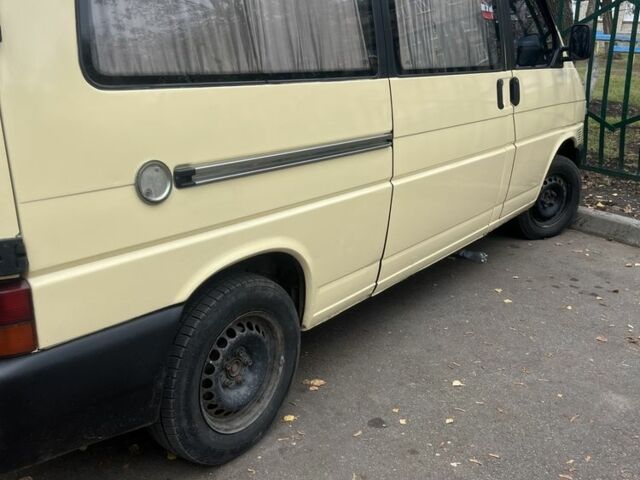 Бежевый Фольксваген Каравелла, объемом двигателя 2.5 л и пробегом 380 тыс. км за 6400 $, фото 4 на Automoto.ua