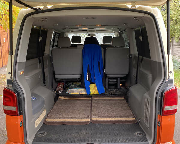 Бежевий Фольксваген Каравелла, об'ємом двигуна 1.97 л та пробігом 310 тис. км за 15600 $, фото 10 на Automoto.ua