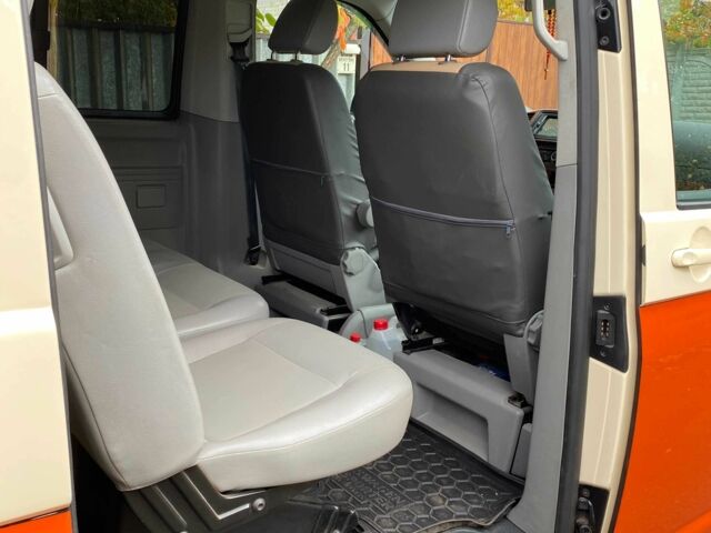 Бежевый Фольксваген Каравелла, объемом двигателя 2 л и пробегом 310 тыс. км за 15599 $, фото 15 на Automoto.ua