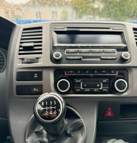 Бежевий Фольксваген Каравелла, об'ємом двигуна 2 л та пробігом 325 тис. км за 20000 $, фото 12 на Automoto.ua