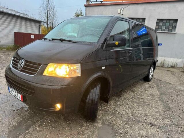 Черный Фольксваген Каравелла, объемом двигателя 2.5 л и пробегом 372 тыс. км за 8500 $, фото 1 на Automoto.ua