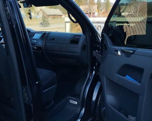 Чорний Фольксваген Каравелла, об'ємом двигуна 2.5 л та пробігом 270 тис. км за 10700 $, фото 1 на Automoto.ua