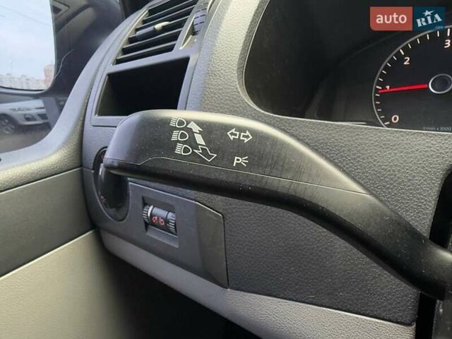 Черный Фольксваген Каравелла, объемом двигателя 1.97 л и пробегом 327 тыс. км за 16990 $, фото 22 на Automoto.ua