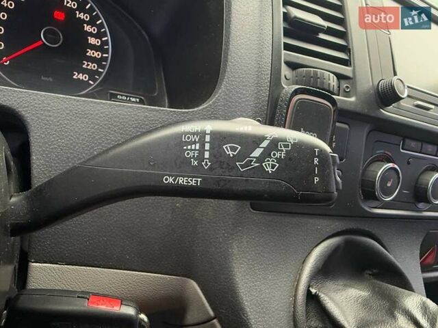 Черный Фольксваген Каравелла, объемом двигателя 1.97 л и пробегом 327 тыс. км за 16990 $, фото 21 на Automoto.ua