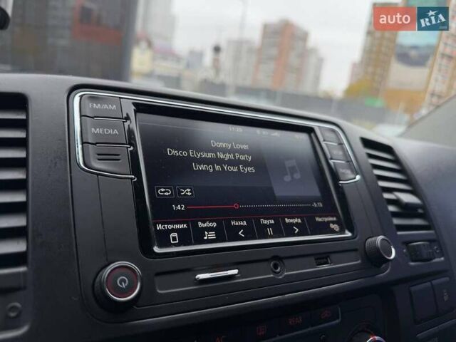 Черный Фольксваген Каравелла, объемом двигателя 1.97 л и пробегом 327 тыс. км за 16990 $, фото 18 на Automoto.ua