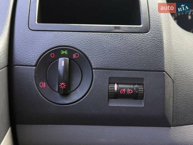 Черный Фольксваген Каравелла, объемом двигателя 1.97 л и пробегом 327 тыс. км за 16990 $, фото 15 на Automoto.ua