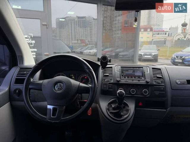Черный Фольксваген Каравелла, объемом двигателя 1.97 л и пробегом 327 тыс. км за 16990 $, фото 12 на Automoto.ua