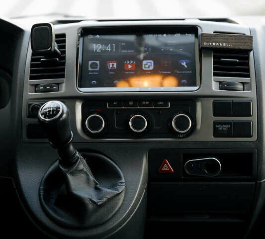 Чорний Фольксваген Каравелла, об'ємом двигуна 2 л та пробігом 460 тис. км за 18900 $, фото 17 на Automoto.ua