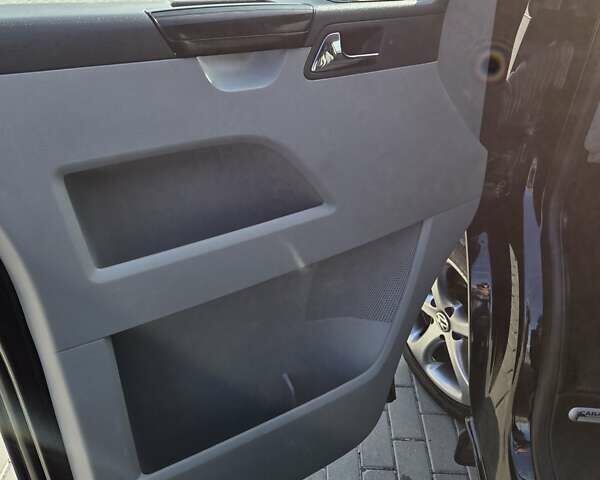 Черный Фольксваген Каравелла, объемом двигателя 1.97 л и пробегом 192 тыс. км за 19700 $, фото 5 на Automoto.ua