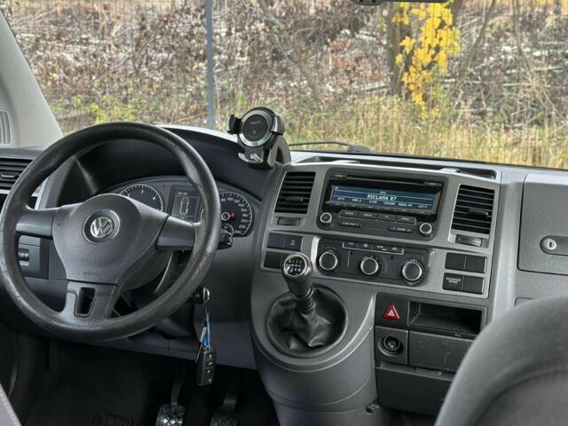 Черный Фольксваген Каравелла, объемом двигателя 2 л и пробегом 177 тыс. км за 9900 $, фото 13 на Automoto.ua