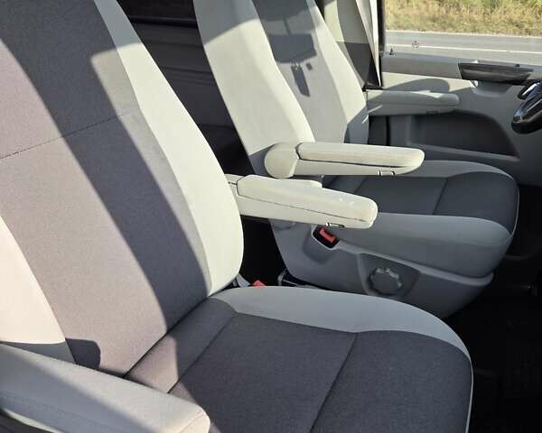 Черный Фольксваген Каравелла, объемом двигателя 1.97 л и пробегом 192 тыс. км за 19700 $, фото 12 на Automoto.ua