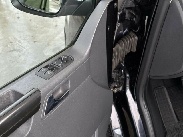 Черный Фольксваген Каравелла, объемом двигателя 2 л и пробегом 177 тыс. км за 9900 $, фото 16 на Automoto.ua