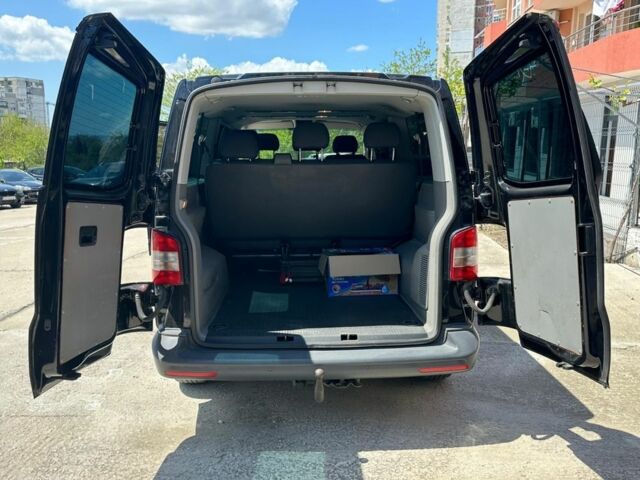 Черный Фольксваген Каравелла, объемом двигателя 2 л и пробегом 410 тыс. км за 15000 $, фото 6 на Automoto.ua