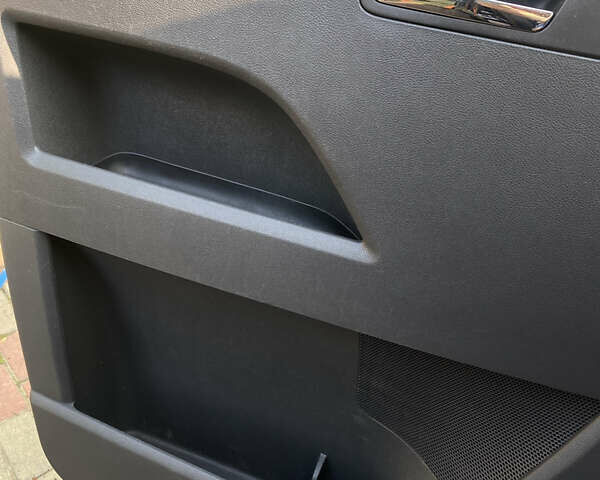 Чорний Фольксваген Каравелла, об'ємом двигуна 1.97 л та пробігом 297 тис. км за 21000 $, фото 17 на Automoto.ua