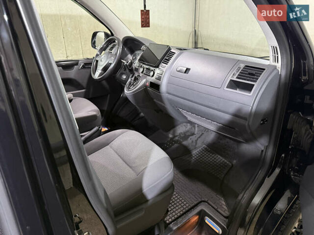 Черный Фольксваген Каравелла, объемом двигателя 1.98 л и пробегом 210 тыс. км за 25900 $, фото 27 на Automoto.ua